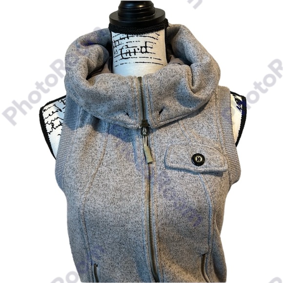 Pulse Sweater Vest - Picture 3 of 7